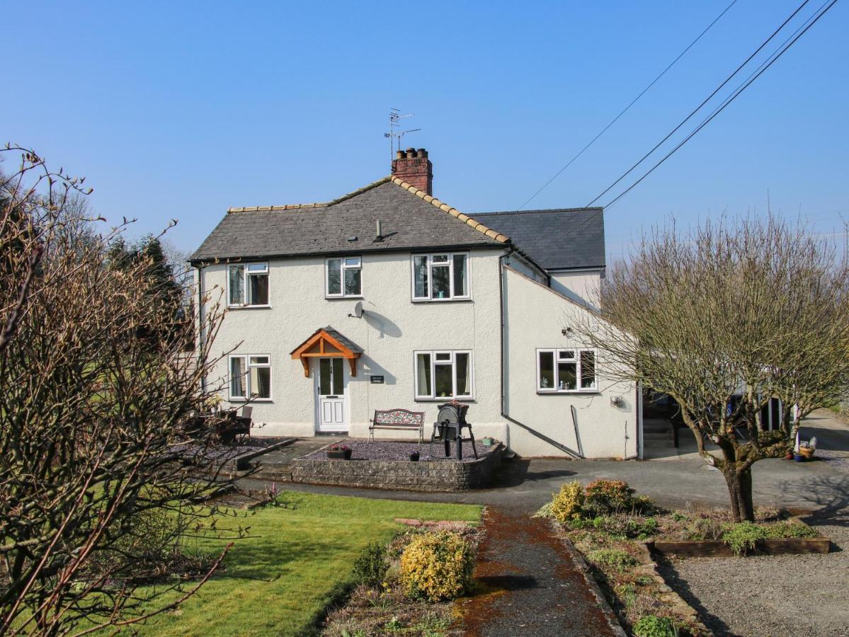 Belmont Bridge Villa Oswestry Exterior photo