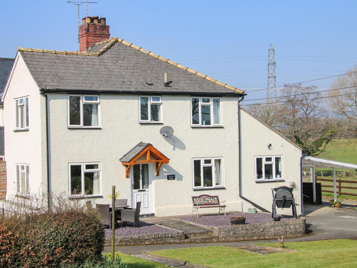 Belmont Bridge Villa Oswestry Exterior photo